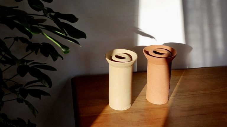 Lire la suite à propos de l’article L’Histoire du Vase : Origines et Évolution du Vase Cylindrique